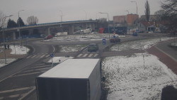 Křižovatka ulic Velká Dlážka a Polní