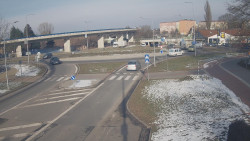 Křižovatka ulic Velká Dlážka a Polní