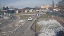 Křižovatka ulic Velká Dlážka a Polní