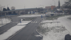 Křižovatka ulic Velká Dlážka a Polní