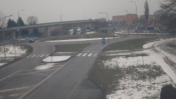 Křižovatka ulic Velká Dlážka a Polní