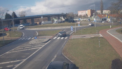 Křižovatka ulic Velká Dlážka a Polní