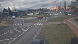 Křižovatka ulic Velká Dlážka a Polní