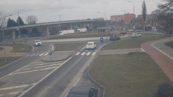 Křižovatka ulic Velká Dlážka a Polní