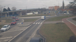 Křižovatka ulic Velká Dlážka a Polní