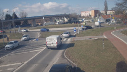 Křižovatka ulic Velká Dlážka a Polní