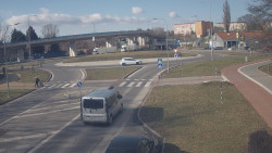 Křižovatka ulic Velká Dlážka a Polní