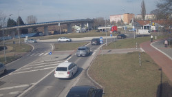 Křižovatka ulic Velká Dlážka a Polní