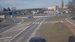 Křižovatka ulic Velká Dlážka a Polní