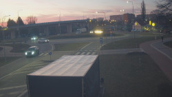 Křižovatka ulic Velká Dlážka a Polní