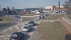 Křižovatka ulic Velká Dlážka a Polní