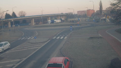 Křižovatka ulic Velká Dlážka a Polní