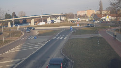 Křižovatka ulic Velká Dlážka a Polní