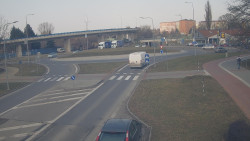 Křižovatka ulic Velká Dlážka a Polní