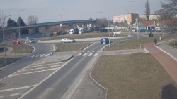 Křižovatka ulic Velká Dlážka a Polní