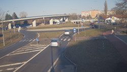 Křižovatka ulic Velká Dlážka a Polní