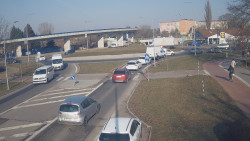 Křižovatka ulic Velká Dlážka a Polní