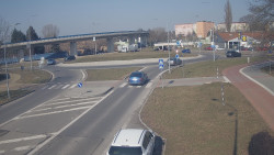 Křižovatka ulic Velká Dlážka a Polní