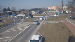 Křižovatka ulic Velká Dlážka a Polní