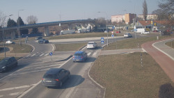 Křižovatka ulic Velká Dlážka a Polní