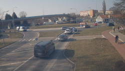 Křižovatka ulic Velká Dlážka a Polní