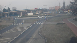 Křižovatka ulic Velká Dlážka a Polní