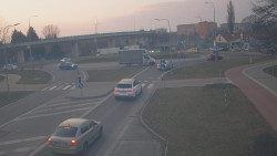 Křižovatka ulic Velká Dlážka a Polní