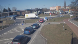 Křižovatka ulic Velká Dlážka a Polní