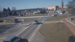 Křižovatka ulic Velká Dlážka a Polní