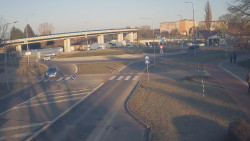 Křižovatka ulic Velká Dlážka a Polní