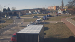 Křižovatka ulic Velká Dlážka a Polní