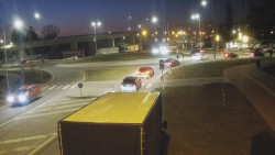 Křižovatka ulic Velká Dlážka a Polní