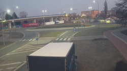 Křižovatka ulic Velká Dlážka a Polní