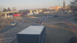 Křižovatka ulic Velká Dlážka a Polní