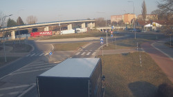 Křižovatka ulic Velká Dlážka a Polní