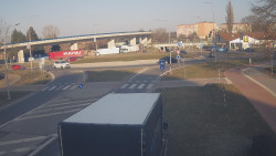 Křižovatka ulic Velká Dlážka a Polní