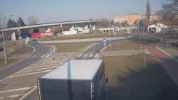 Křižovatka ulic Velká Dlážka a Polní