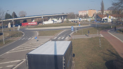 Křižovatka ulic Velká Dlážka a Polní