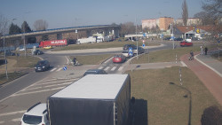 Křižovatka ulic Velká Dlážka a Polní