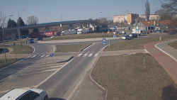 Křižovatka ulic Velká Dlážka a Polní