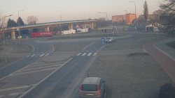 Křižovatka ulic Velká Dlážka a Polní