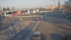 Křižovatka ulic Velká Dlážka a Polní