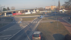 Křižovatka ulic Velká Dlážka a Polní