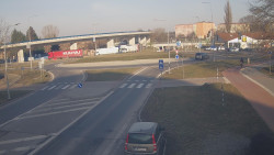 Křižovatka ulic Velká Dlážka a Polní