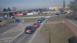 Křižovatka ulic Velká Dlážka a Polní