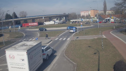 Křižovatka ulic Velká Dlážka a Polní