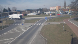 Křižovatka ulic Velká Dlážka a Polní