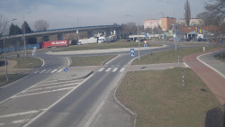 Křižovatka ulic Velká Dlážka a Polní