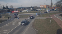 Křižovatka ulic Velká Dlážka a Polní