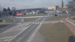 Křižovatka ulic Velká Dlážka a Polní